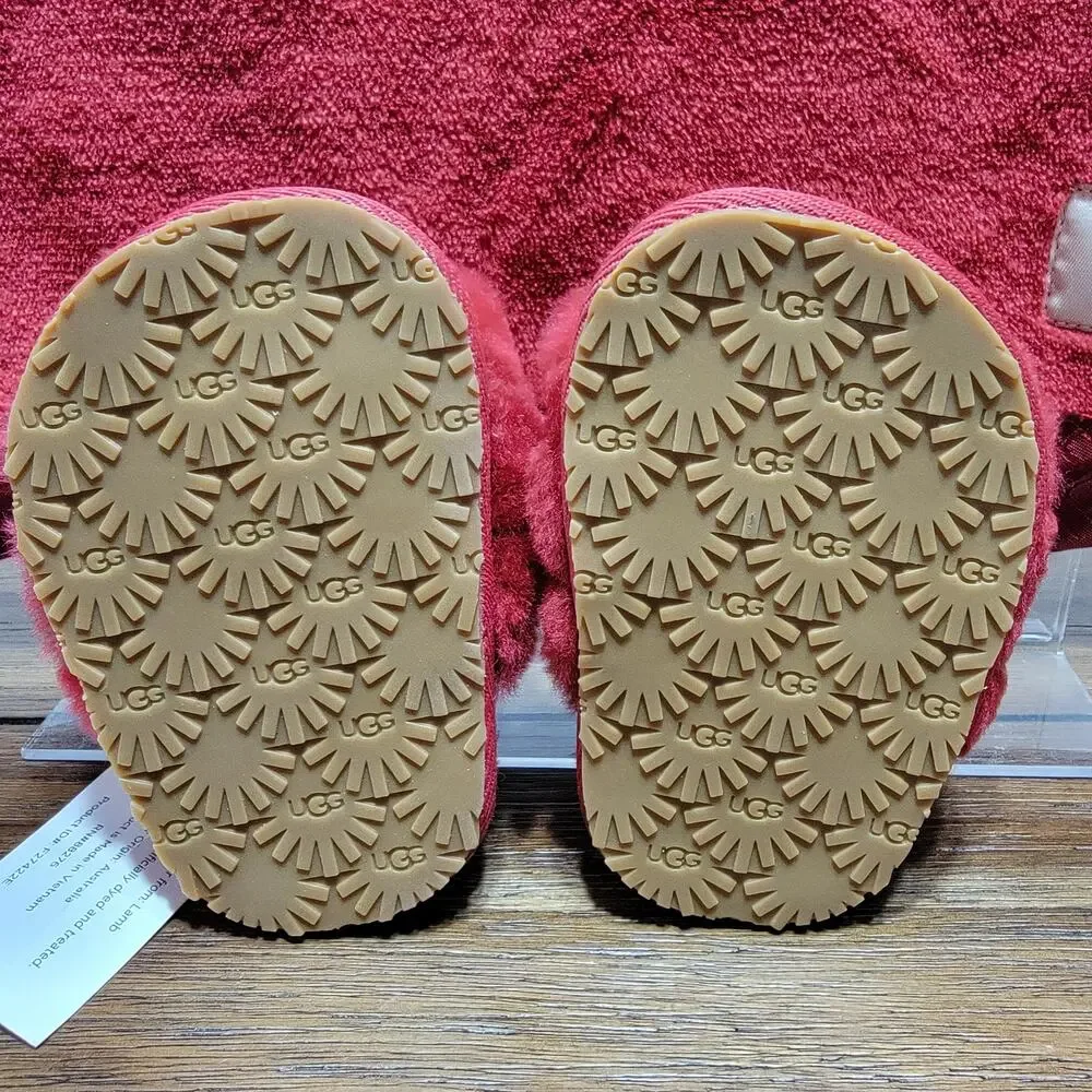 2 Pc Infant UGGs Red Slippers w/ Matching Security Blanket in Box - Size 2/3 NWT